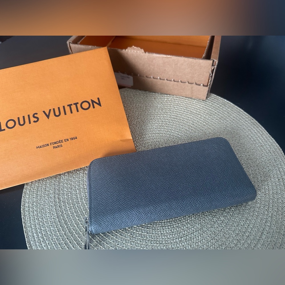 Authentic Louis Vuitton Taiga long wallet/orginizer